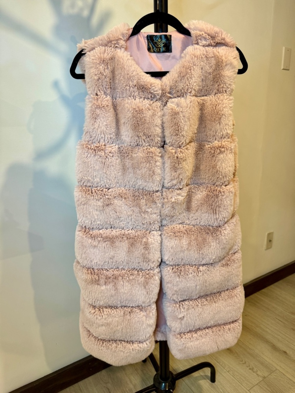 ‼️SOLD‼️ QIYE Faux Fur Pink Sleeveless Coat Vest - Super Soft and Plush